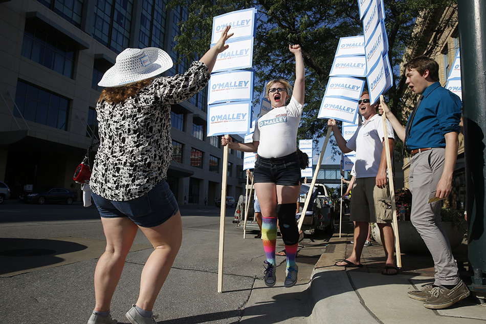 Supporters of Democratic presidential candidate Martin O’Malley rally outside of the 2015 Iowa Democratic Party Hall of Fame Celebration at the Cedar Rapids Convention Center in Cedar Rapids on Friday, July 17, 2015. (Adam Wesley/The Gazette)